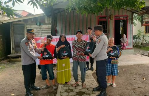 Bansos Hari Bhayangkara ke-79, Polsek Maliku Hadirkan Senyum untuk Warga
