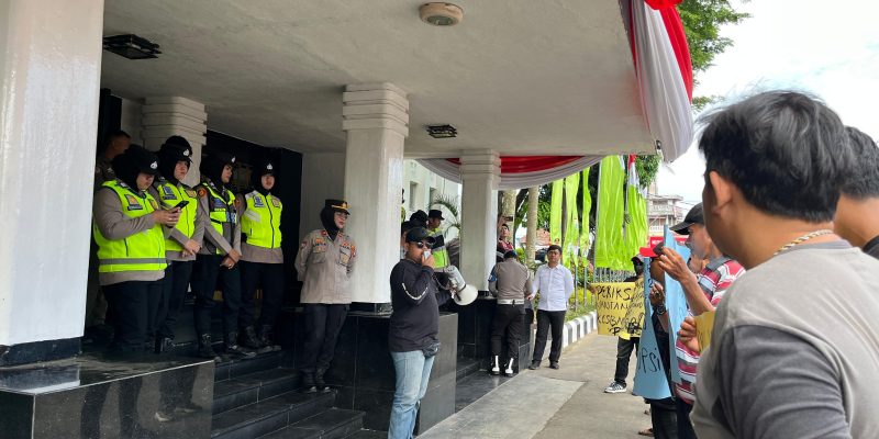 Unjuk Rasa di Pemkot Palembang, Massa Desak Walikota Bongkar Beberapa Dugaan Kasus dan Menghentikan Dugaan Bagi Bagi Jabatan di OPD dan Perumda