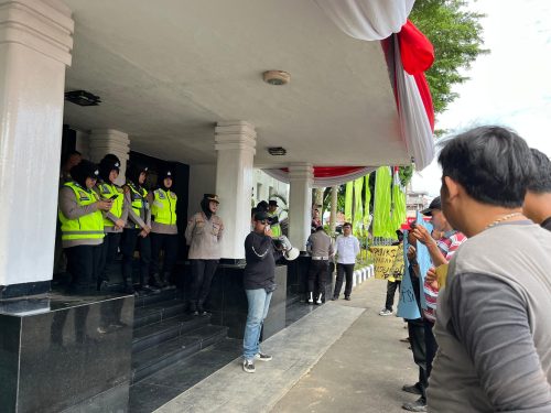 Unjuk Rasa di Pemkot Palembang, Massa Desak Walikota Bongkar Beberapa Dugaan Kasus dan Menghentikan Dugaan Bagi Bagi Jabatan di OPD dan Perumda