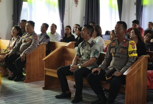Wujud Kepedulian Sosial, Kapolres Pulang Pisau Hadiri Kunjungan Kasih di Gereja Bethesda Tanjung Sangalang