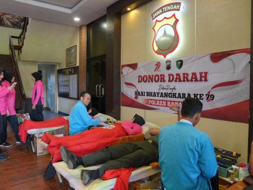 HUT Bhayangkara ke-79: Polres Batang Gelar Donor Darah Lintas Instansi di Mapolres