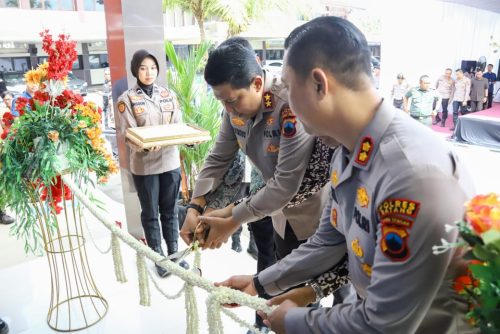Kapolda Jateng Resmikan Gedung SPKT Polres Batang, Tekankan Layanan Prima dan Disiplin Personel