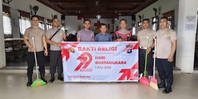 Kapolsek Kapuas Tengah Turun Langsung Ikuti Kegiatan Bakti Sosial dan Bakti Religi, Sambut Hari Bhayangkara Ke 79