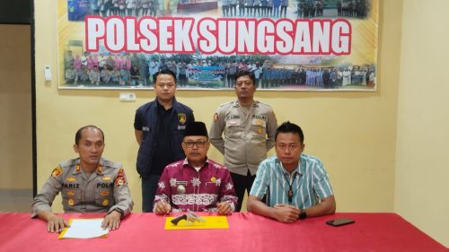 Kapolsek Sungsang Terima Serahan Senpi Rakitan Dari Camat Banyuasin II