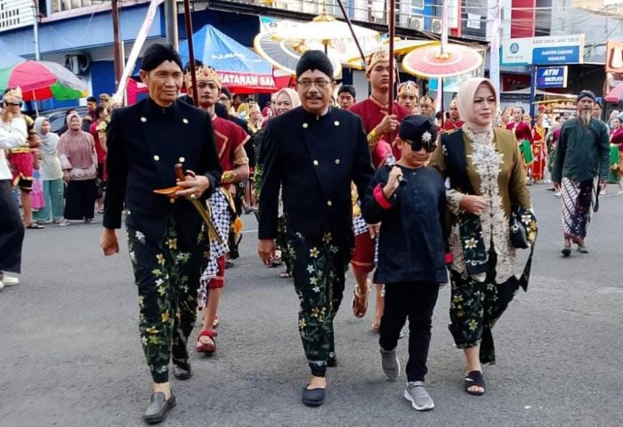 Ketua DPRD Kabupaten Nganjuk Turut Meriahkan Boyong Noto Projo 1880-2025