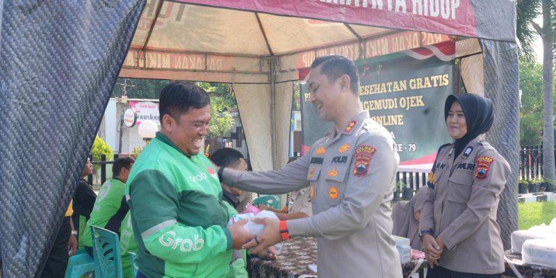Polres Batang Gelar Pemeriksaan Kesehatan Gratis Bagi Ojek Online dan Siswa TK
