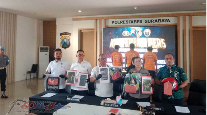 Satreskrim Polrestabes Surabaya Mengamankan Pelaku Pengeroyokan Oleh Oknum Suporter Persebaya