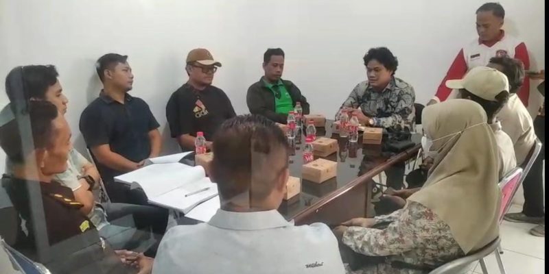 Desak Kejelasan Hukum, Korban Arisan PCX Geruduk Kejari Pekalongan