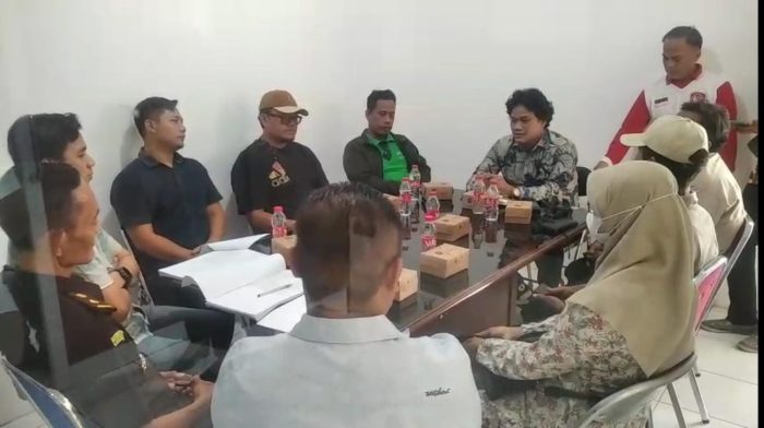 Desak Kejelasan Hukum, Korban Arisan PCX Geruduk Kejari Pekalongan