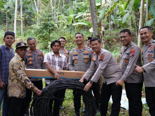 Sambut HUT ke -79 Bhayangkara, Polres Batang Bangun Jaringan Air Bersih di Durenombo