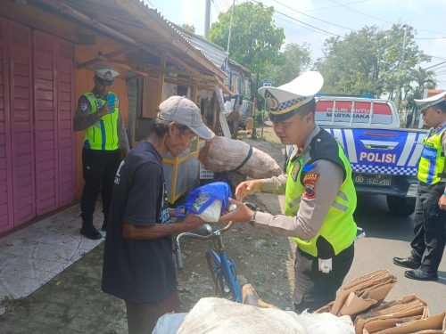 Satlantas Polres Pekalongan Gelar Aksi Jumat Berkah