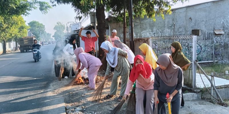 Warga Kampung Selaeurih Rt12/04 Desa Bunder Mengikuti Giat Ngosrek Bareng