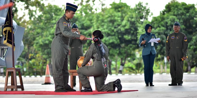 Lettu Laut (P/W) Michelle Resmi Sandang Captain Pilot Heli Panther Pertama dari Kowa