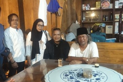 DPC PWDPI Sidoarjo Silaturahmi Ke Kediaman Gus Muwafiq Kharismatik