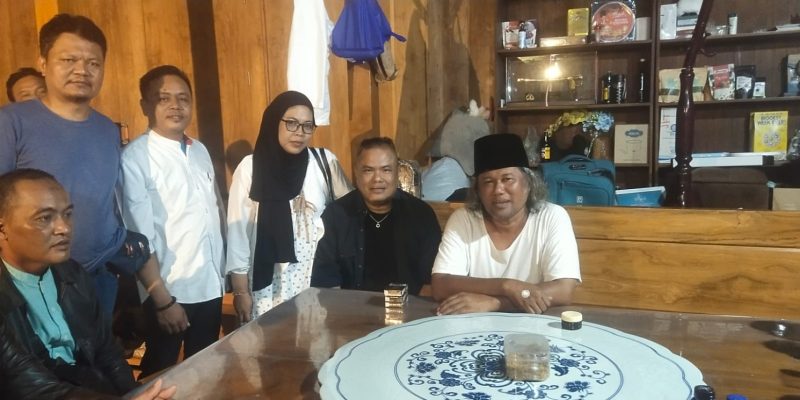 DPC PWDPI Sidoarjo Silaturahmi Ke Kediaman Gus Muwafiq Kharismatik
