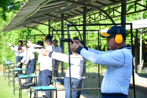 Komandan dan Pejabat Utama Puspenerbal Refresing Kemampuan Menembak Pistol
