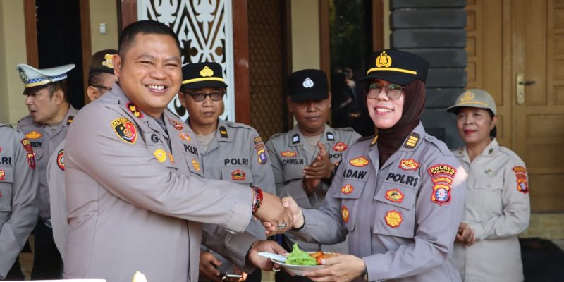Pererat Kebersamaan, Polres Kapuas Gelar Syukuran Untuk Personel Yang Ulang Tahun Bulan Juni Dan Juli