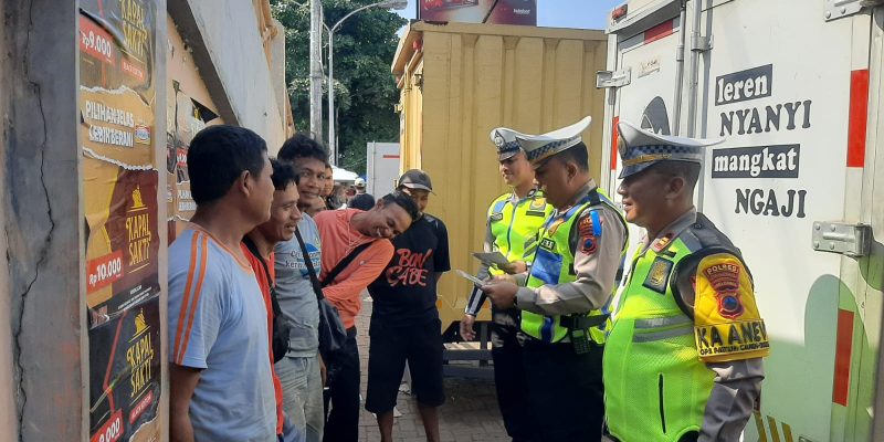 Satlantas Polres Pekalongan Berikan Edukasi dan Sosialisasi Ops Patuh Candi 2025