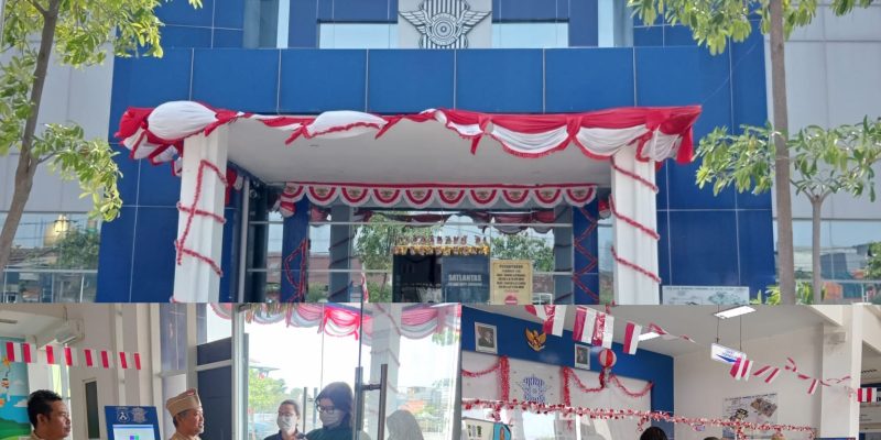 Petugas Satpas SIM Colombo Sambut HUT RI ke-80 dengan Busana Veteran