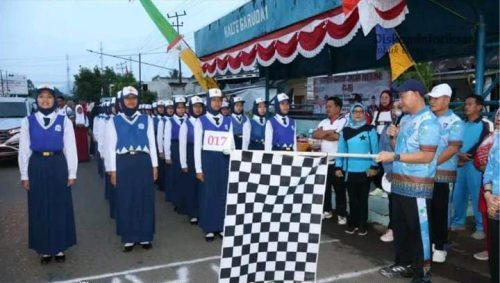 Wali Kota Lubuk Linggau Lepas Lomba Gerak Jalan Tingkat SMP/MTs HUT RI ke-80