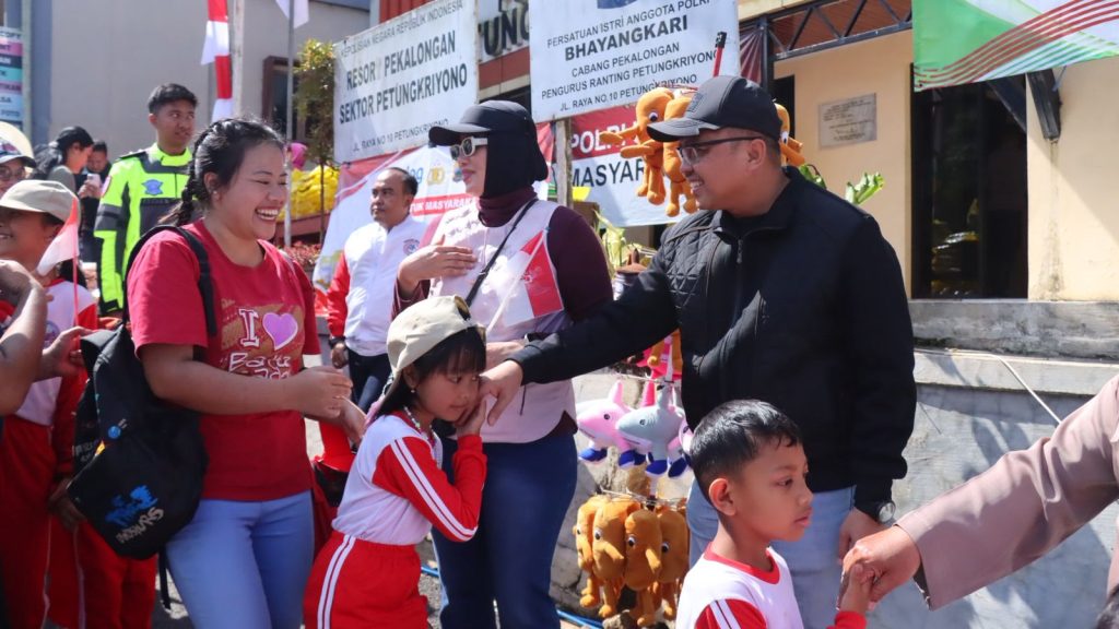 Touring Kemerdekaan, Kapolres Pekalongan Pantau Gerakan Pangan Murah di Petungkriyono