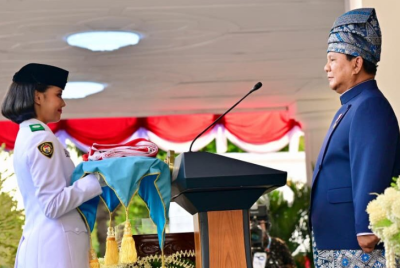 Presiden Prabowo Pimpin Khidmat Upacara Penurunan Bendera Negara Sang Merah Putih di Istana Merdeka