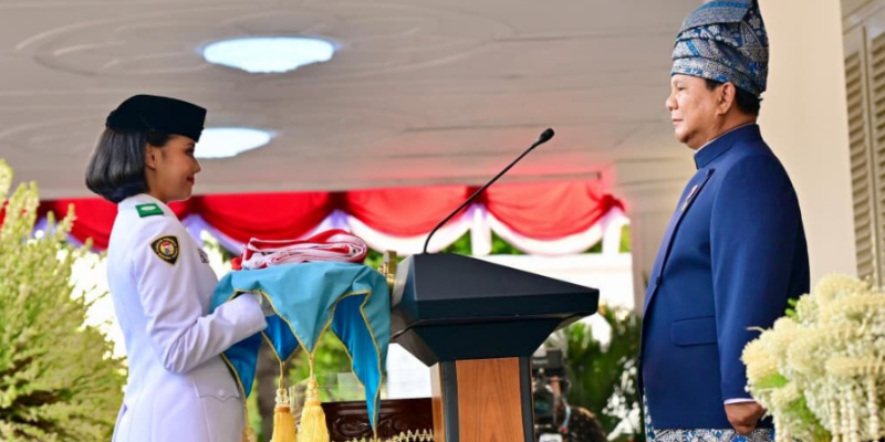 Presiden Prabowo Pimpin Khidmat Upacara Penurunan Bendera Negara Sang Merah Putih di Istana Merdeka