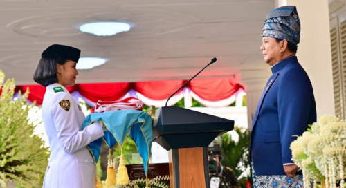 Presiden Prabowo Pimpin Khidmat Upacara Penurunan Bendera Negara Sang Merah Putih di Istana Merdeka