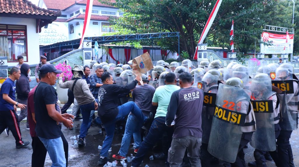 Polisi Pekalongan Antisipasi Aksi Anarkis Lewat Simulasi
