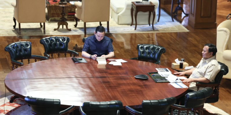 Presiden Prabowo Pimpin Rapat di Hambalang
