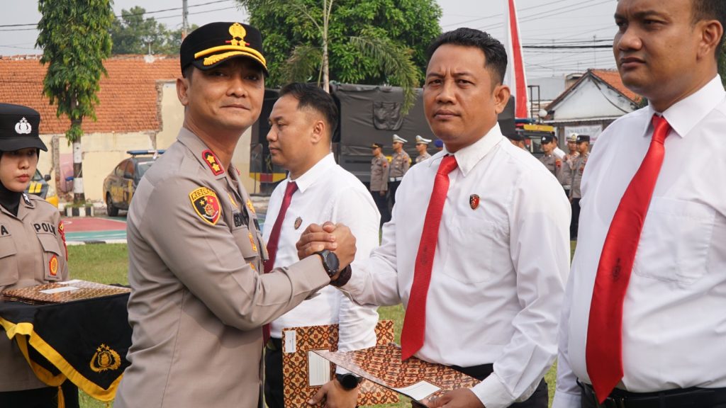 Polres Batang Beri Penghargaan Anggota Berprestasi, Ungkap Kasus Pembunuhan Kurang dari 24 Jam