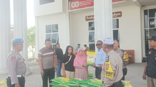 Polsek Gempol Gelar Gerakan Pangan Murah, 6 Ton Beras Bulog Ludes Terjual