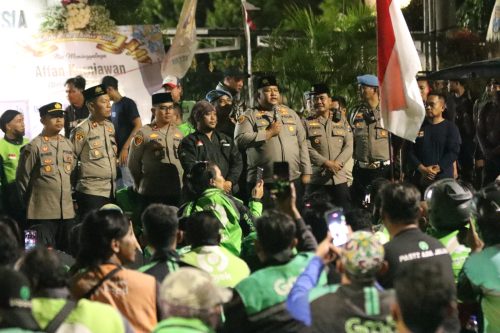 Driver Ojol Gelar Aksi Damai dan Shalat Gaib di Depan Mapolres Pasuruan