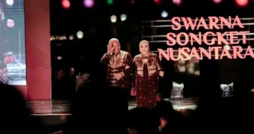 Bupati Hj. Ratna Machmud Menghadiri Acara Malam Budaya Swarna Songket Nusantara