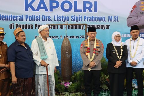 Kapolri Silaturahmi ke Ponpes Al-Hamidy Banyuanyar