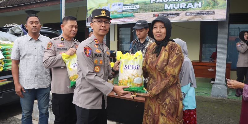 Jaga Stabilitas Harga, Polres Trenggalek Gandeng Bulog Gelar Pasar Beras Murah