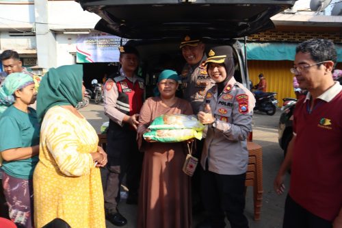Gerakan Pangan Murah: Polres Tanjung Perak Sukses Salurkan Beras di Lima Titik