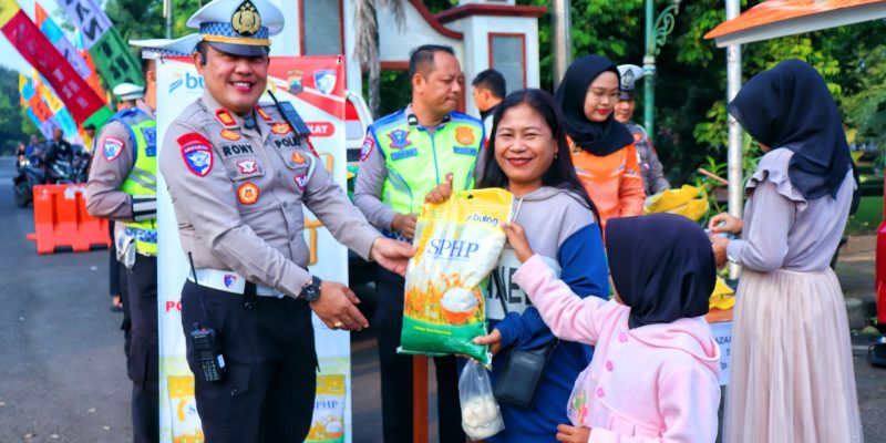 GPM yang Digelar Polres Pekalongan di CFD Kajen Diserbu Warga, 2 Ton Beras Ludes Seketika