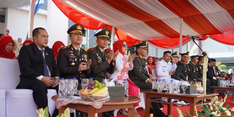 Kapolres Purwakarta AKBP I Dewa Putu Gede Anom Danujaya Hadiri Karnaval Dalam Rangka Memeriahkan HUT Ke-80 RI