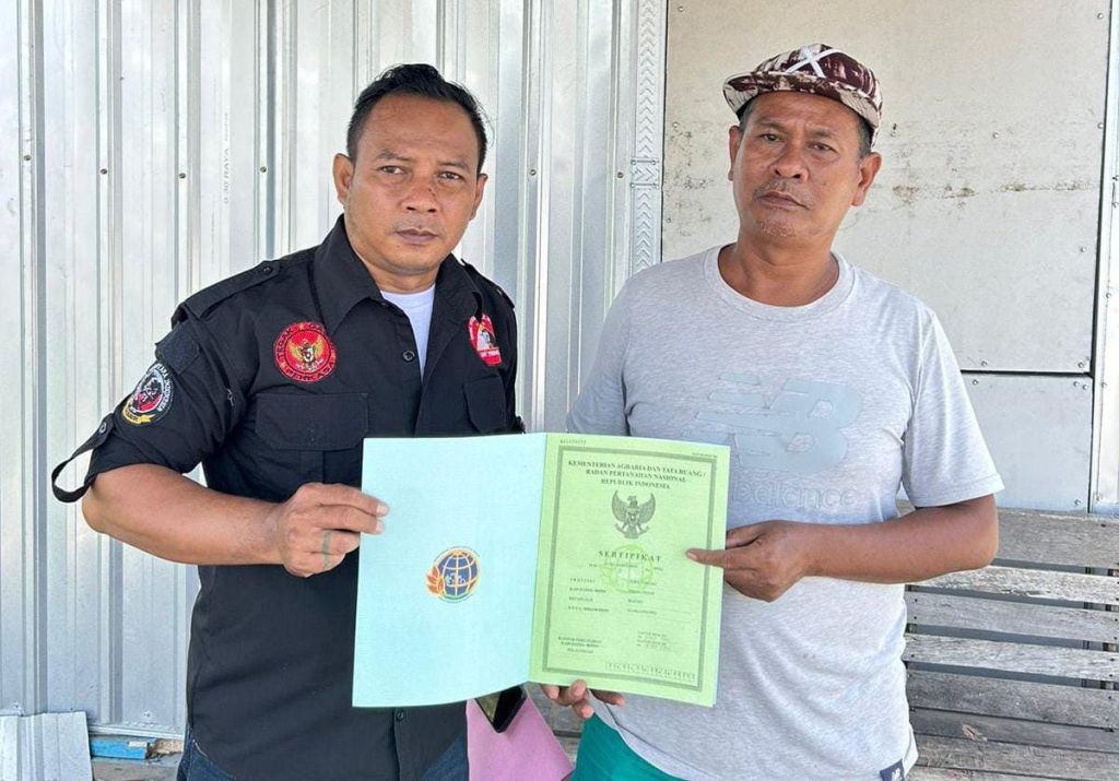 Didampingi LSM Trinusa, Warga Pekalongan Akhirnya Terima Sertifikat Perumahan yang Lama Tertunda