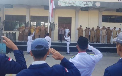 Kapolsek Nongkojajar Pimpin Upacara Bendera di SMKN Tutur, Sampaikan Amanat Kapolres Pasuruan