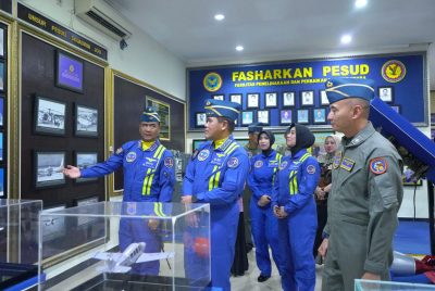 Komandan Puspenerbal Dampingi Kasal Tour Facility di Lanudal Juanda