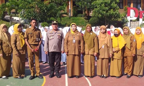 Kapolsek Prigen Jadi Komandan Upacara di SMKN 1 Prigen, Ajak Siswa Cegah Kenakalan Remaja dan Jauhi Narkoba