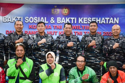 Danpuspenerbal Tinjau Bakti Sosial dan Bakti Kesehatan Kotama TNI AL Wilayah Timur Jelang HUT ke-80 TNI 2025