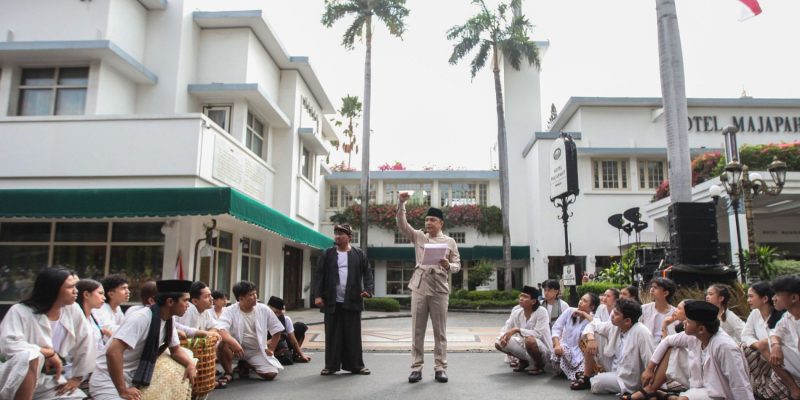 Eri Cahyadi Perankan Residen Soedirman dalam Teatrikal Perobekan Bendera