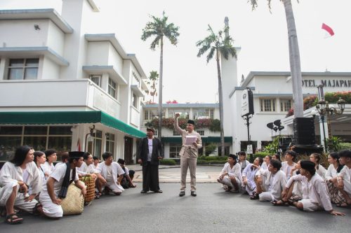 Eri Cahyadi Perankan Residen Soedirman dalam Teatrikal Perobekan Bendera