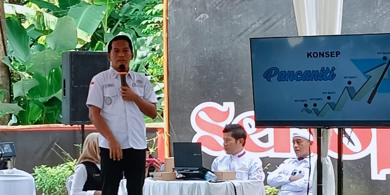 Kepala Desa Sukatani Purwakarta Agis Batulimbong Gelar Anugerah Gapura Sribaduga