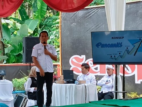 Kepala Desa Sukatani Purwakarta Agis Batulimbong Gelar Anugerah Gapura Sribaduga