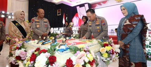 Gelar Tasyakuran Hari Jadi Polisi Wanita ke-77, Kapolda Jatim dan Ibu Asuh Polwan Beri Pesan Khusus