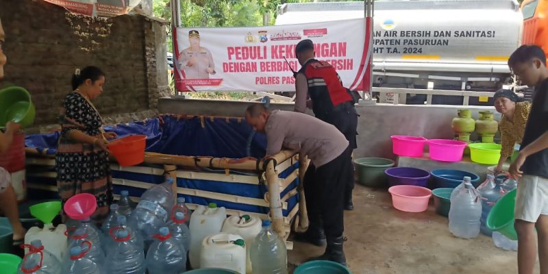 Polres Pasuruan Bersama BEM Gelar Gerakan Pangan Murah di Lumbang, Salurkan 5 Ton Beras